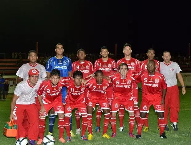 Quando o futebol encontra a música nas camisas