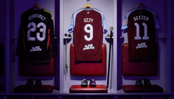 Quando o futebol encontra a música nas camisas