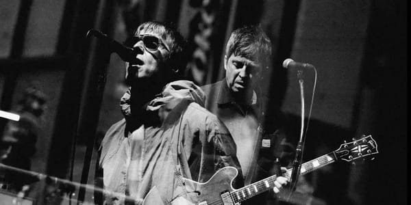 Oasis: poucos acordes que arrastam multidões