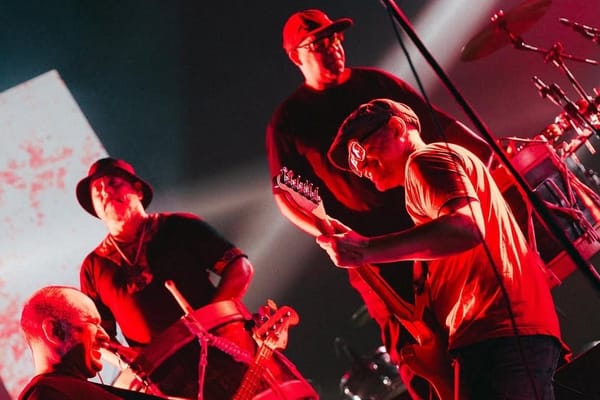 Nação Zumbi e Afrociberdelia com orquestra